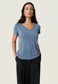 Soaked in Luxury COLUMBINE V-NECK - T-shirt - bas - bijou blue