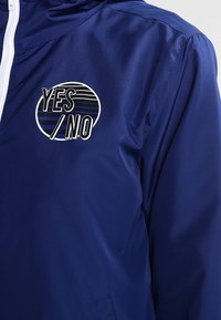 TWINTIP Kevyt takki - dark blue