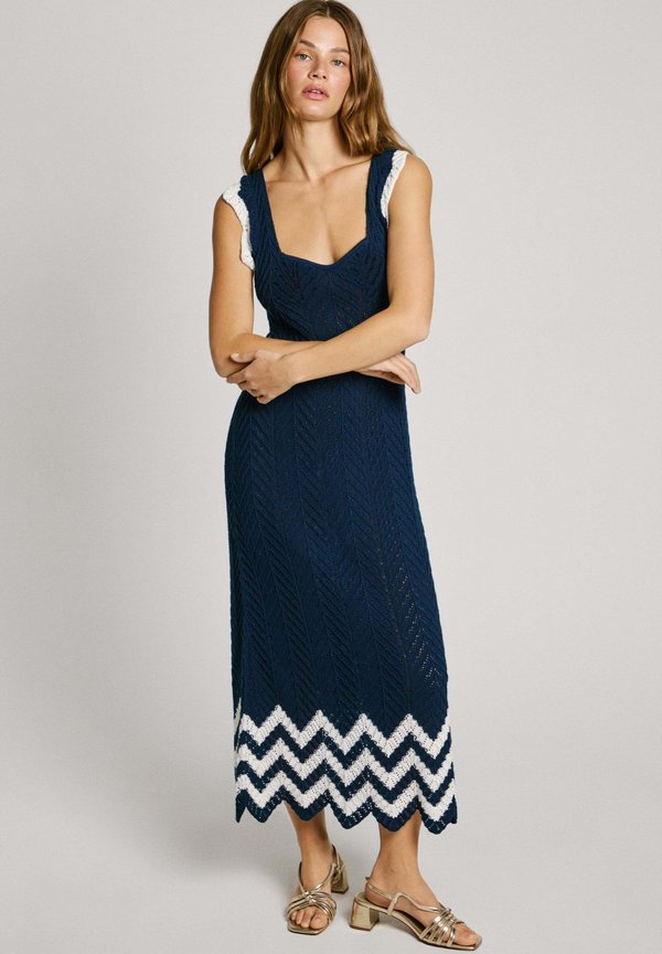 OLLIE  - Strickkleid