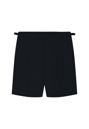 Zwarte, op maat gemaakte korte broek met een tailleband met knopen en plooien aan de voorkant, afgebeeld tegen een witte achtergrond.