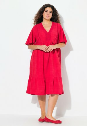 SEERSUCKER SHORT SLEEVE V-NECK MIDI - Jurk - lychee