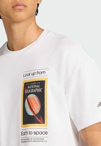 Adidas Terrex AERO GRAPHIC - Marškinėliai su spaudiniu - white