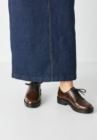 Tamaris HALBSCHUH - Veterschoenen - muscat