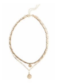 Goldfarbene, mehrschichtige Halskette mit einer Netz- und Paperclip-Kette, außerdem einem strukturierten, runden Anhänger. Verstellbare Länge mit einem Verschluss.