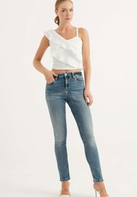 Herita Top - white