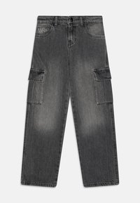 Pantalons cargo en denim noir délavé, dotés de deux poches latérales, d'une coupe droite et d'une fermeture à bouton à la taille.