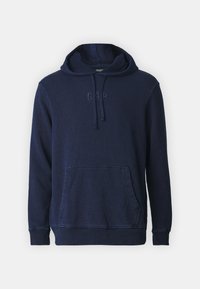 Marineblauwe hoodie van zacht materiaal, met een voorktas, een capuchon met trekkoord, en een reliëf 'GAP' logo op de borst.