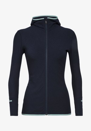 Granatowa dopasowana bluza z kapturem na zamek, z jasnoniebieskimi obwódkami na kapturze, mankietach i dolnej krawędzi, z długimi rękawami i przednimi kieszeniami.