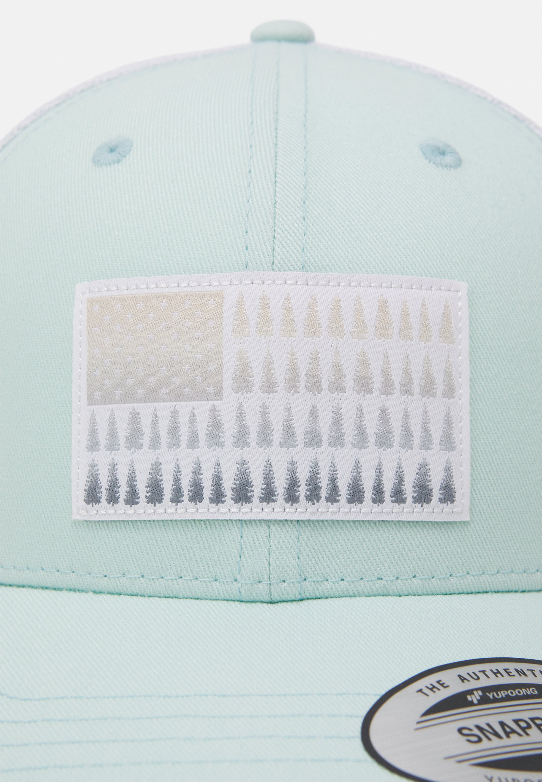 Columbia Snap Back White