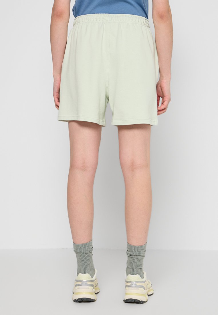 RELAXED FIT