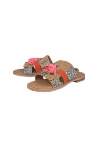 Sandali flat marroni con fascetta a stampa leopardo, dettagli arancioni e pompon rosa. Presentano una suola piatta e un design aperto e rilassato.