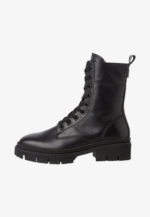 Schwarze Leder Schnürstiefel mit runder Zehenform, strukturiertem Finish und dicker Gummisohle, ausgestattet mit einer Zuglasche am Schaft für ein einfaches An- und Ausziehen.
