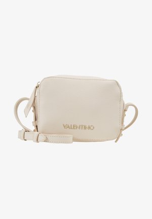 Béžová kožená kabelka přes rameno se zlatým logem "Valentino", obdélníkový tvar, hladká textura, nastavitelný popruh a zipové zapínání.