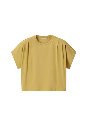 Blouse à manches courtes jaune moutarde avec encolure ronde et plis subtils aux épaules, présentée sur un fond blanc.