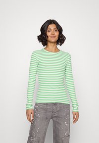 Pieces PCRUKA  - Pitkähihainen paita - absinthe green/cloud dancer