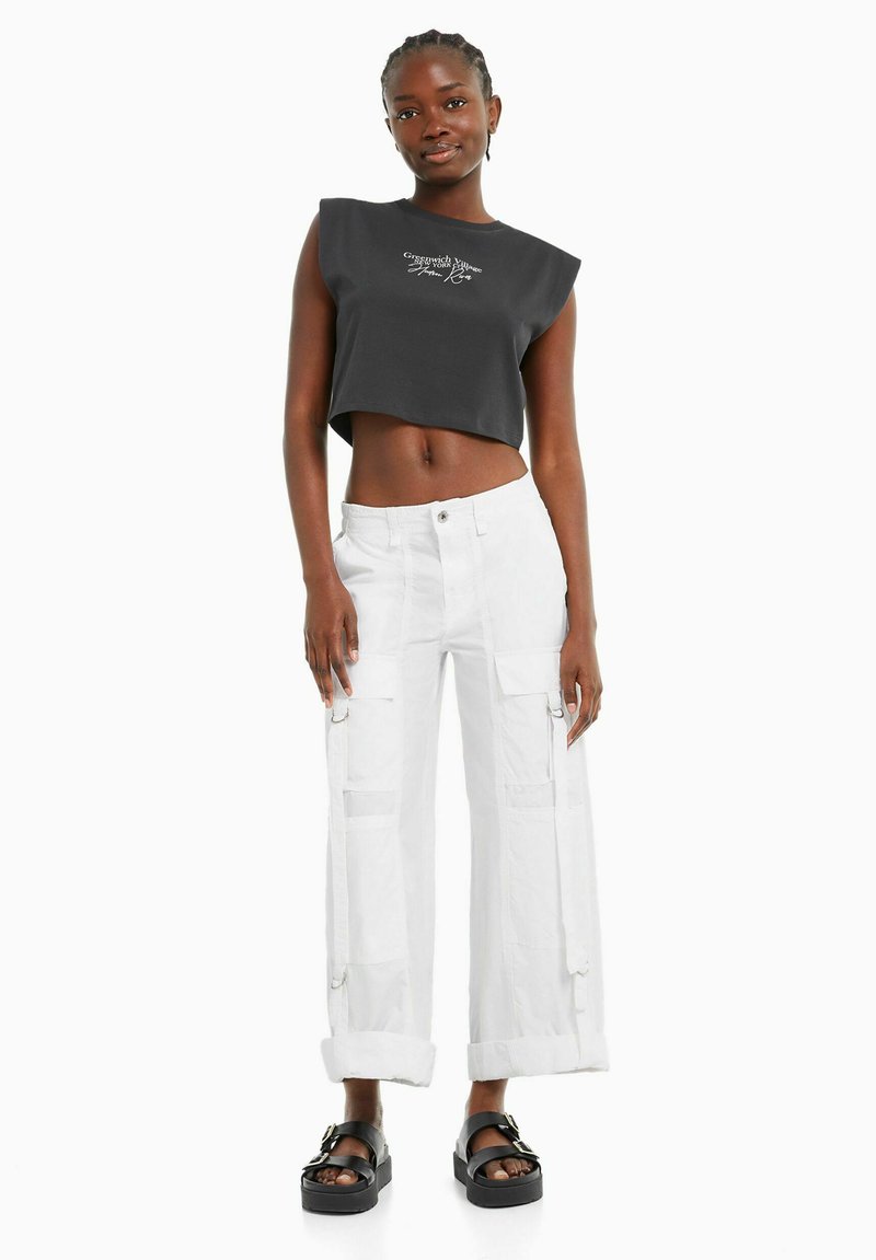 Bershka Cargobroek wit Bershka Cargobroek wit