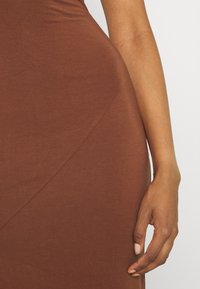 Good American Denní šaty - ochre