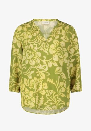 Blouse florale verte avec décolleté en V, manches trois-quarts et coupe décontractée. Dispose d'un motif floral jaune pâle et d'un tissu doux et texturé.