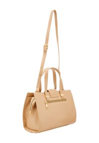 Beige lederen handtas met een gestructureerde vorm, afneembare schouderriem en gouden hardware. Beschikt over een voorvak met rits en dubbele handvaten.