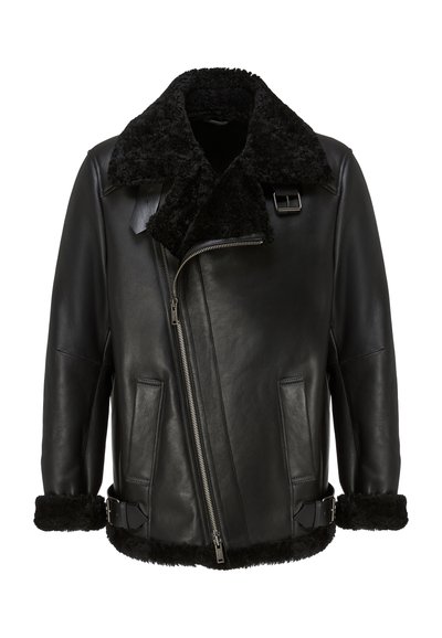 Schwarze Lederjacke mit einem Kragen aus Schaffell, asymmetrischem Reißverschluss, Seitentaschen und Schnallenakzenten an den Manschetten. Strukturierte Oberflächenoptik.
