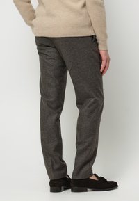 PROFUOMO Pantalones chinos - brown