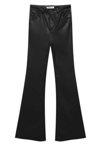 Pantalon évasé en similicuir noir avec taille haute, design cinq poches et texture lisse, doté d'une fermeture éclair avant et d'un bouton.