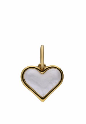 Herzförmiger Anhänger mit einem weißen Perlmuttmittelteil, umrahmt von poliertem Goldmetall und einer goldenen Schlaufe zum Befestigen an einer Kette.