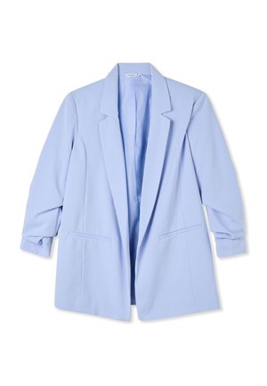 Blazer azzurro chiaro su misura con maniche lunghe, revers a lancia, due tasche frontali e design anteriore aperto, mostrato su sfondo bianco.