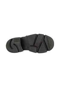 Suola di scarpe in gomma nera con superficie testurizzata, caratterizzata da un design segmentato, motivi in rilievo e dettagli con logo impressi.