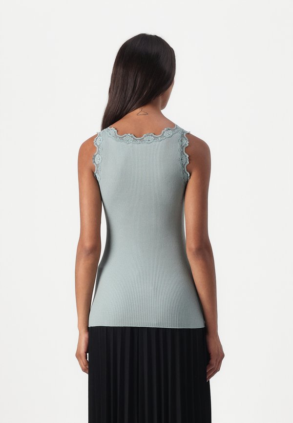 BEATHA V NECK - Top2