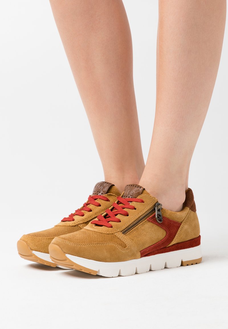 Marco Tozzi by Guido Maria Kretschmer LACE-UP - Trainers - mustard
