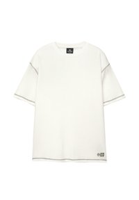 Witte katoenen T-shirt met korte mouwen, ronde halslijn en contrasterende stiksels langs de mouw cuffs en zoom.