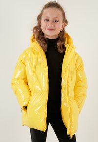 LELA REGULAR FIT - Wintermantel - yellow