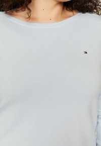 Tommy Hilfiger Curve Sweter