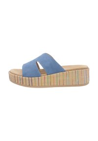 Sandale à plateforme en daim bleu avec orteils ouverts et design découpé, présentant une semelle intermédiaire à rayures multicolores tressées et une semelle beige.