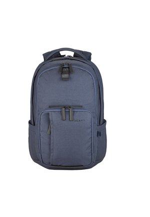 Zaino blu navy realizzato in tessuto resistente, con due tasche frontali con zip, tasche laterali e spallacci regolabili e imbottiti.