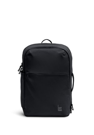 Musta suorakaiteen muotoinen reppu, jossa etutasku vetoketjulla, sivu- ja yläkahvat sekä "GOT BAG" -logo alaoikeassa kulmassa.