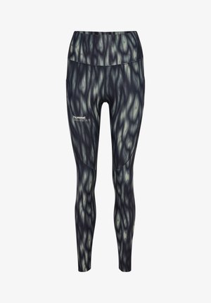 Højtaljede leggings med et struktureret mønster i mørke nuancer af grøn og sort, med et logo på venstre side og glat, strækbart stof.