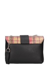 Clutch nera in pelle con finitura texture, dotata di una patta superiore a quadri colorati, tracolla a catena e chiusura magnetica.