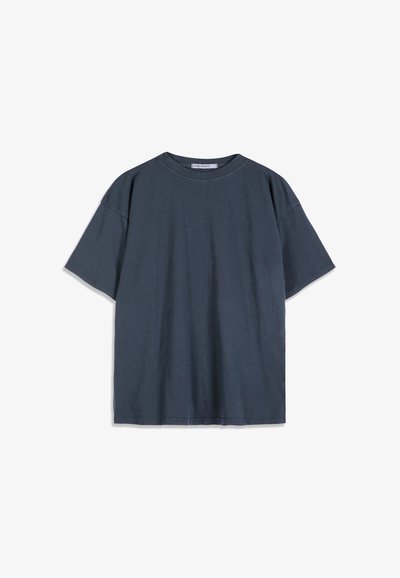 T-shirt en coton gris foncé à manches courtes avec col rond, posé à plat sur un fond blanc.
