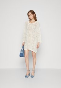 ONLY ONLBEACHIE LIFE LOOSE O NECK  - Vestido de punto - cloud dancer