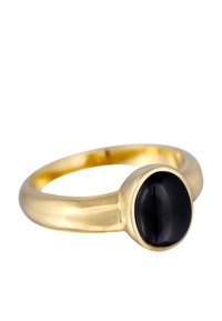 Guldring med en slät, rund svart sten som mittpunkt. Bandet är elegant och polerat med en rundad profil.