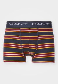 Gestreifte Boxershorts in Marineblau, Burgunderrot und Gelb. Weiches Baumwollmaterial, elastischer Bund mit "GANT"-Logo und konturiertem Frontbereich.