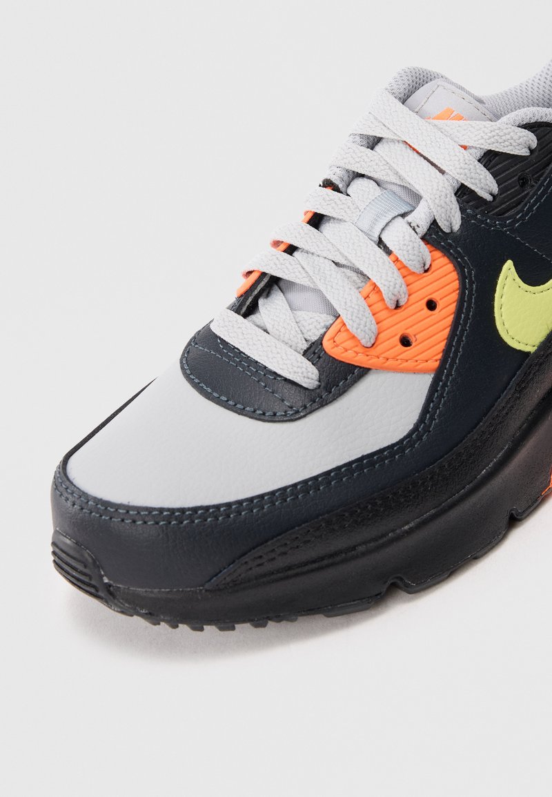 Nike Sportswear AIR MAX 90 UNISEX Sportbačiai light smoke grey