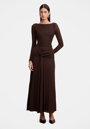 Forever New, ABBY BACKLESS LONG SLEEVE MIDI - Дълга рокля - chocolate