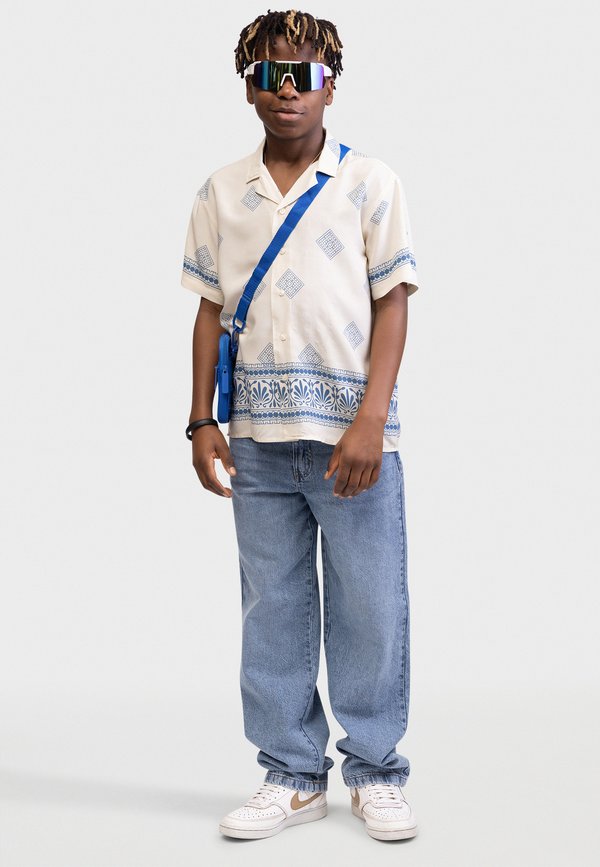 TEOWEN BOXY FIT - Shirt3