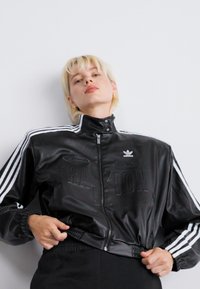 adidas Originals Mākslīgās ādas jaka - black