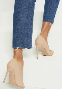 Lipsy COMFORT - Klassiska pumps - nude pink