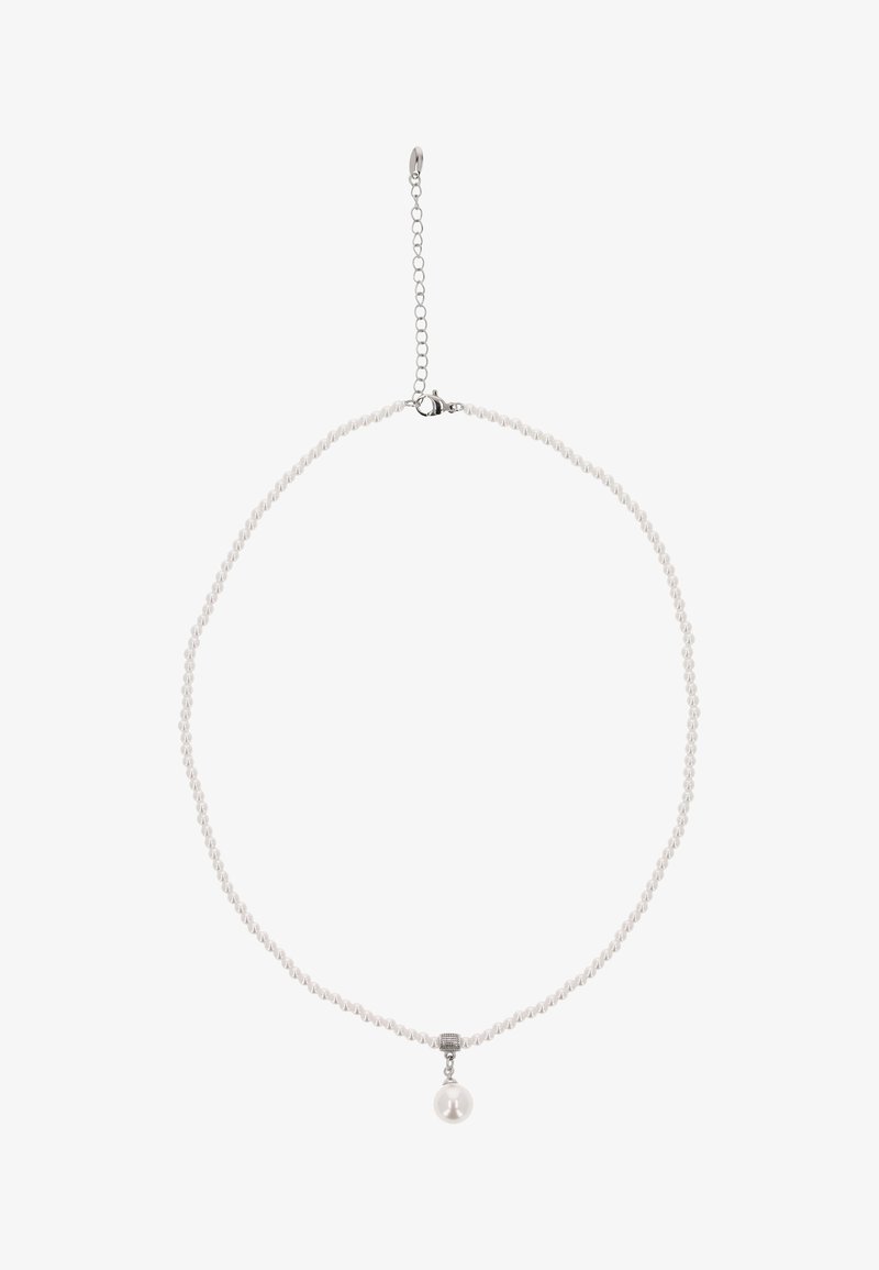 Biała perłowa necklace z skręconym koralikowaniem, z pojedynczą zawieszką w formie perły oraz metalowym zapięciem, wykończona regulowanym łańcuszkiem.