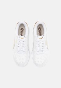 Puma CALI COURT - Sportcipő - white/alpine snow